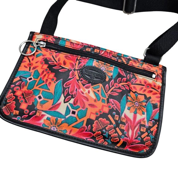Fossil‎ Floral Canvas Crossbody Bag With Black Adjustable Strap & Buckle Closure - Picture 3 of 12